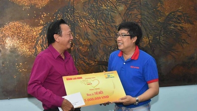 សិល្បករទីក្រុង HCM ចែករំលែកអនុស្សាវរីយ៍ដ៏ផ្អែមល្ហែមជាមួយសិល្បករប្រជាជន - តន្ត្រីករ ឌឹ ហៀន