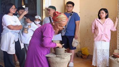 Approving Bau Truc pottery village to become a community tourism model