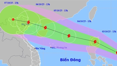Badai Matmo mendekati Laut Timur