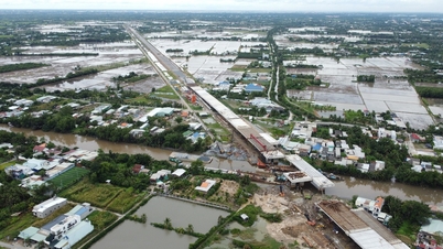 ខ្សែក្រវាត់លេខ៣ ឆ្លងកាត់ខេត្តតៃនិញ កំពុងឆ្លងកាត់ទន្លេចោមចៅ ដែលបច្ចេកទេសបានបើកឱ្យធ្វើចរាចរណ៍នៅចុងខែតុលា។