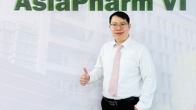 Young doctor with promising anti-cancer drugs