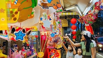 Numeroase activități speciale la Festivalul de la Mijlocul Toamnei 2025 din orașul antic Hoi An