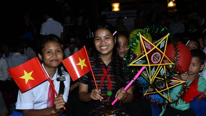 Quang Tri: Hampir 1,200 remaja dan kanak-kanak Vietnam dan Laos menikmati perayaan bulan purnama
