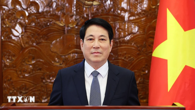 大統領は大統領府と協力して重要な任務に取り組みます。