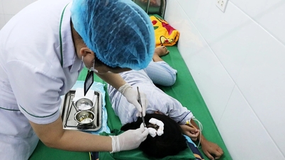 ¿Cómo está la salud del niño que fue golpeado en la cabeza con un martillo por su padrastro?