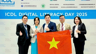 Dois professores da Cidade de Ho Chi Minh homenageados como "Educadores Digitais" na Ásia