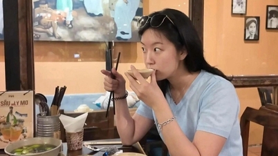 Korean tourists try shrimp paste in Vietnam and their surprising attitude