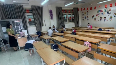Les parents laissent leurs enfants rester à la maison et les écoles réorganisent les repas en internat