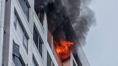 Wohnungsbrand im Bezirk Khanh Hoi: 2 eingeschlossene Personen gerettet und 300 Personen zur sicheren Flucht verholfen