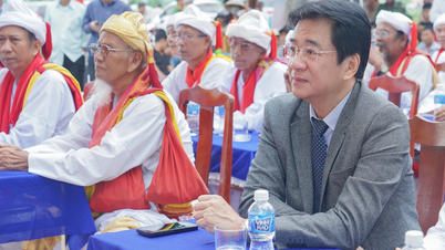 İl Halk Komitesi Daimi Başkan Yardımcısı Nguyen Long Bien, 2025 Kate Festivali'ne katıldı