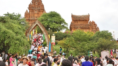 Gambar khusus kegembiraan menyambut festival Kate dari ribuan orang dan wisatawan