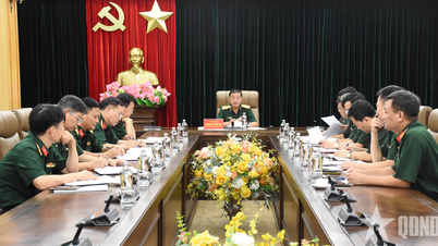 El teniente general Truong Thien To presidió una reunión de la delegación para inspeccionar el trabajo político y del Partido en 2025.