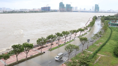 Fortes chuvas inundaram algumas estradas em Da Nang