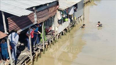 The body of a 4-month-old boy who fell into the Xeo Ro canal was found.
