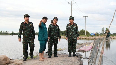 Komando Militer Provinsi Tay Ninh segera membantu warga mengatasi jebolnya tanggul