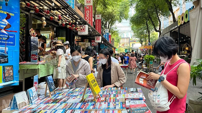 Menghilangkan kesulitan untuk Jalan Buku Kota Ho Chi Minh