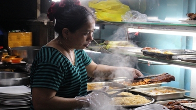 Restaurante de arroz quebrado na cidade de Ho Chi Minh com nome assustador, cozinha 3 sacos de arroz por dia, clientes comem a noite toda