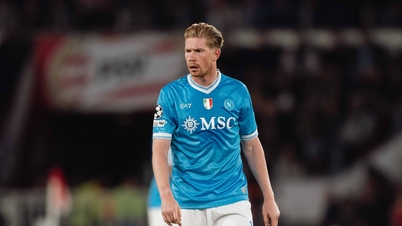 McTominay marcou duas vezes, De Bruyne assistiu impotente enquanto o Napoli sofria uma derrota miserável.
