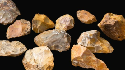 Erstaunt über die 500.000 Jahre alte prähistorische Stadt, die gerade ausgegraben wurde