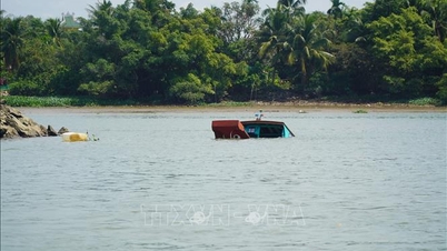 Pencarian mendesak terhadap orang hilang setelah perahu terbalik di waduk Da River