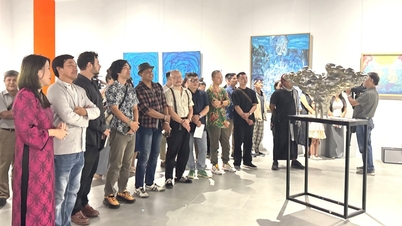 Des artistes étrangers se réunissent au Vietnam avec l'exposition d'art « Lotus Van 2025 »