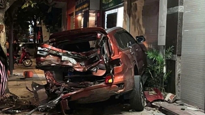 タンニエン通りで交通事故、2台の車が大破
