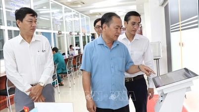 Supervising the operation of two-level local government in Vinh Long