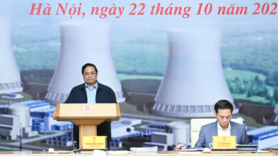 [Photo] Le Premier ministre Pham Minh Chinh préside une réunion sur la construction d'une centrale nucléaire