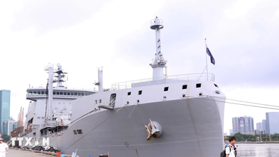 El buque logístico más grande de la Armada de Nueva Zelanda visita la ciudad de Ho Chi Minh