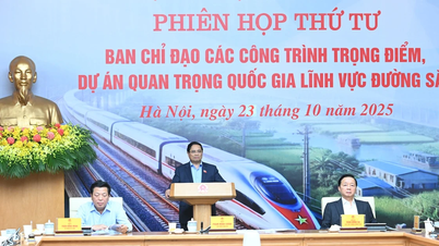 [Foto] Prim-ministrul Pham Minh Chinh prezidează o reuniune privind proiectele feroviare