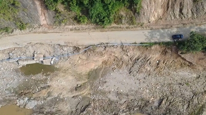 Reparo urgente de deslizamento de terra na estrada que liga a Rodovia Nacional 32 à Rodovia Expressa Noi Bai - Lao Cai