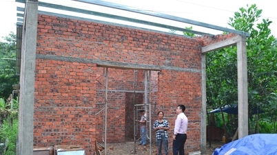 Política crediticia para eliminar las viviendas temporales: visión desde la oficina de transacciones de Dong Giang