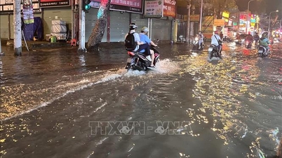 ฝนตกหนักร่วมกับน้ำขึ้นสูงสร้างความเสียหายมากมายในนครโฮจิมินห์