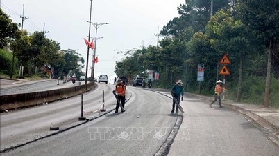 Après plus de 4 mois, 2,4 km de la route de Ho Chi Minh n'ont toujours pas été réparés.