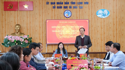 Le vice-ministre Pham Ngoc Thuong a inspecté les travaux au début de l'année scolaire à Lang Son.