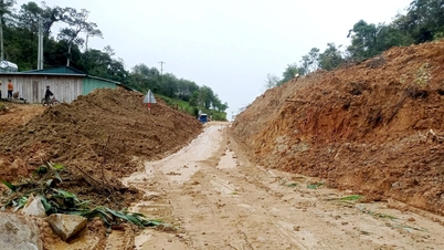 A section of DT606 route through Hung Son commune opened to traffic after landslide