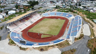 El Estadio Da Lat, valorado en cientos de miles de millones de dongs, aún no ha sido aceptado y ya está degradado: el Departamento revela razones sorprendentes