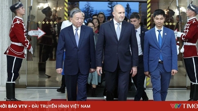 Генеральный секретарь То Лам и его супруга посещают Болгарский национальный исторический музей