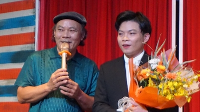 Phuong Binh war während der Aufführung des Stücks „Midnight Song“ unter der Regie ihres Sohnes gerührt.