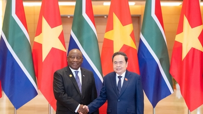 Der Vorsitzende der Nationalversammlung, Tran Thanh Man, trifft den Präsidenten der Republik Südafrika