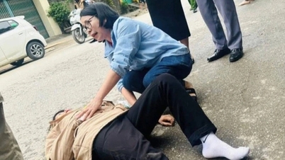 여병원장은 회의에 가는 길에 도로 한가운데에서 사고가 난 사람을 구하기 위해 차를 멈췄습니다.
