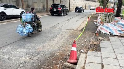 Construcția săpăturilor și excavarea drumului de-a lungul râului To Lich, restaurarea neglijentă a suprafeței drumului