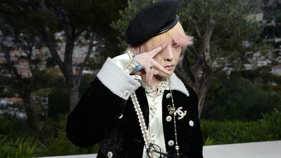 G-DRAGON переосмысливает мужскую красоту с помощью женских украшений?