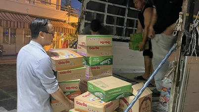 An Giang dona 13 mil millones de VND a personas de cinco provincias afectadas por desastres naturales e inundaciones
