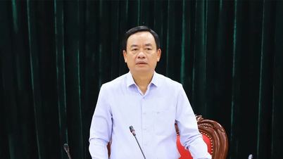 Der stellvertretende Vorsitzende des Volkskomitees der Provinz, Quach Tat Liem, hielt eine Sitzung ab, um die Beschleunigung des Baus der Schnellstraße Hoa Binh – Moc Chau zu besprechen.