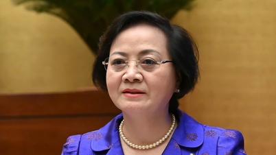 国会は副首相１人を増員し、大臣３人を解任することを決定した。