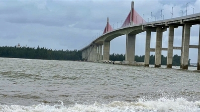 Apa alasan jembatan penyeberangan laut terpanjang di wilayah Tengah terlambat dibangun?