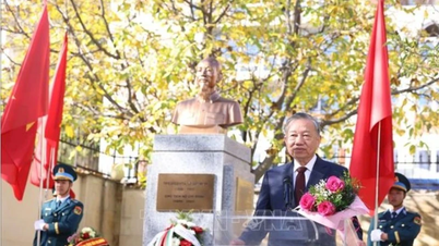 Generalsekretär To Lam nimmt an der Einweihung der Statue von Präsident Ho Chi Minh in Bulgarien teil