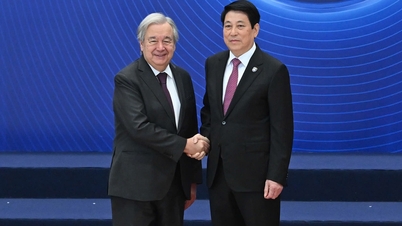 O presidente Luong Cuong deu as boas-vindas aos chefes das delegações na cerimônia de assinatura da Convenção de Hanói.