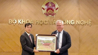 El viceministro Bui The Duy recibió al presidente del Grupo Kaspersky: Promoviendo la cooperación en ciberseguridad, investigación y transformación digital